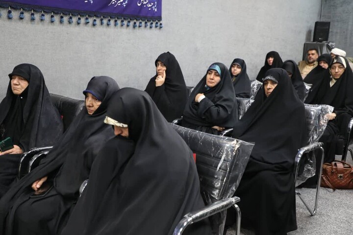 تصاویر/ دیدار جمعی از مداحان اهل‌بیت(ع) استان سمنان با نماینده ولی فقیه در استان به مناسبت میلاد امام رضا(ع)