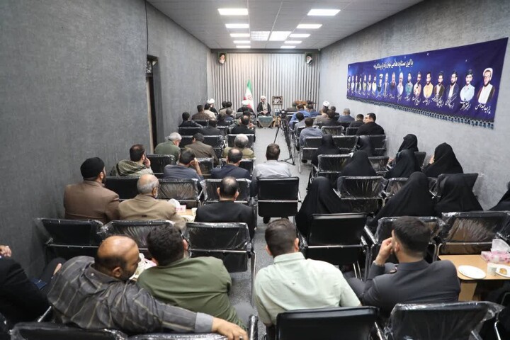 تصاویر/ دیدار جمعی از مداحان اهل‌بیت(ع) استان سمنان با نماینده ولی فقیه در استان به مناسبت میلاد امام رضا(ع)