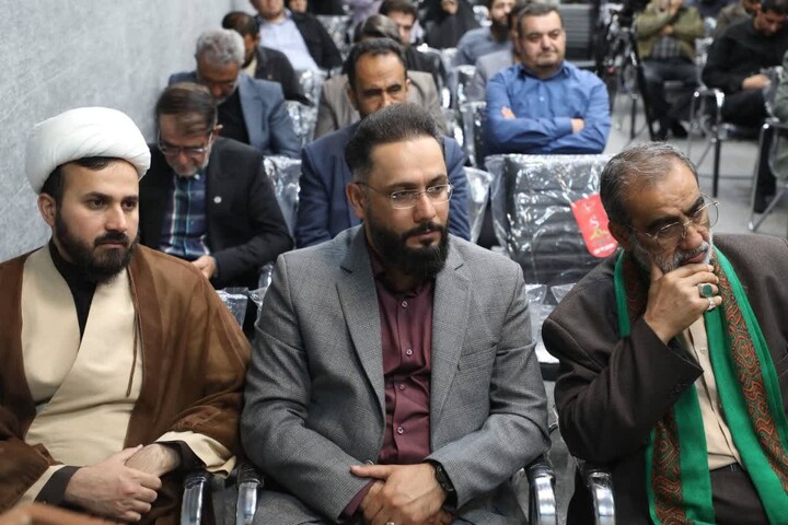 تصاویر/ دیدار جمعی از مداحان اهل‌بیت(ع) استان سمنان با نماینده ولی فقیه در استان به مناسبت میلاد امام رضا(ع)