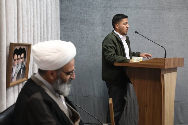 تصاویر/ دیدار جمعی از مداحان اهل‌بیت(ع) استان سمنان با نماینده ولی فقیه در استان به مناسبت میلاد امام رضا(ع)