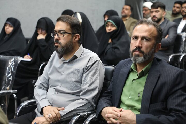 تصاویر/ دیدار جمعی از مداحان اهل‌بیت(ع) استان سمنان با نماینده ولی فقیه در استان به مناسبت میلاد امام رضا(ع)