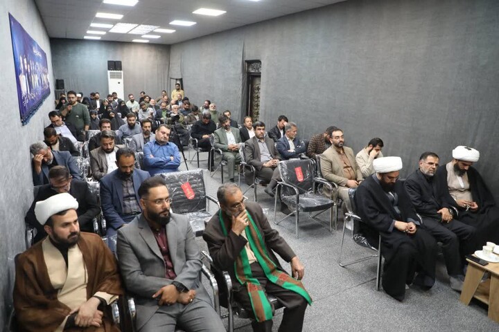 تصاویر/ دیدار جمعی از مداحان اهل‌بیت(ع) استان سمنان با نماینده ولی فقیه در استان به مناسبت میلاد امام رضا(ع)