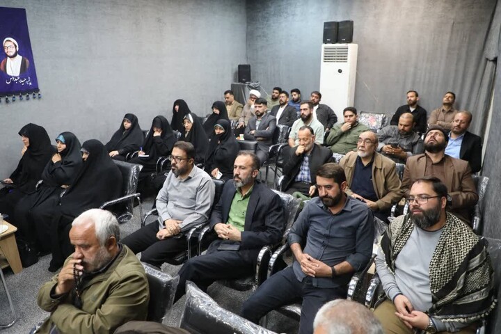 تصاویر/ دیدار جمعی از مداحان اهل‌بیت(ع) استان سمنان با نماینده ولی فقیه در استان به مناسبت میلاد امام رضا(ع)