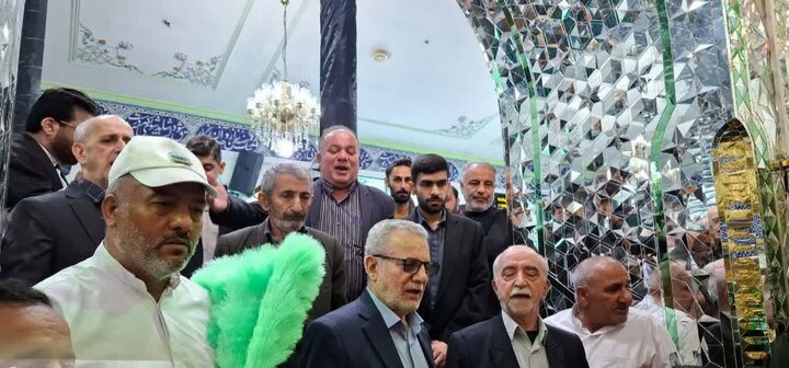 تصاویر/ غبارروبی بقعه امامزاده ابراهیم (ع) آمل در سالروز میلاد امام رضا (ع)
