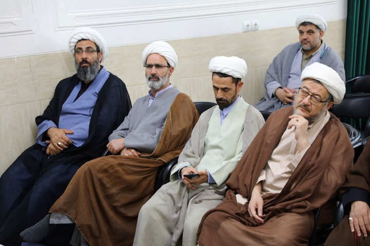 تصاویر/ نشست بصیرتی ویژه مبلغین و مبلغات هجرت و امین شهرستان یزد با حضور خدام حرم مطهر رضوی علیه السلام برگزار شد