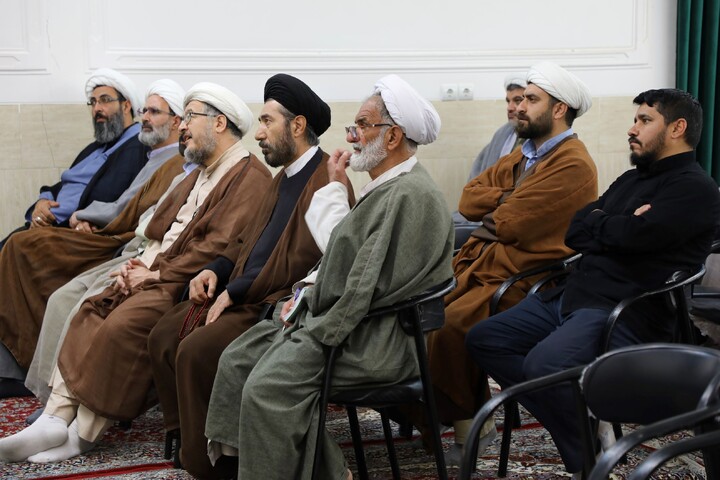تصاویر/ نشست بصیرتی ویژه مبلغین و مبلغات هجرت و امین شهرستان یزد با حضور خدام حرم مطهر رضوی علیه السلام برگزار شد