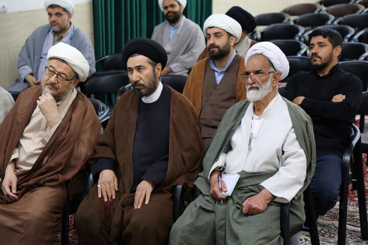 تصاویر/ نشست بصیرتی ویژه مبلغین و مبلغات هجرت و امین شهرستان یزد با حضور خدام حرم مطهر رضوی علیه السلام برگزار شد