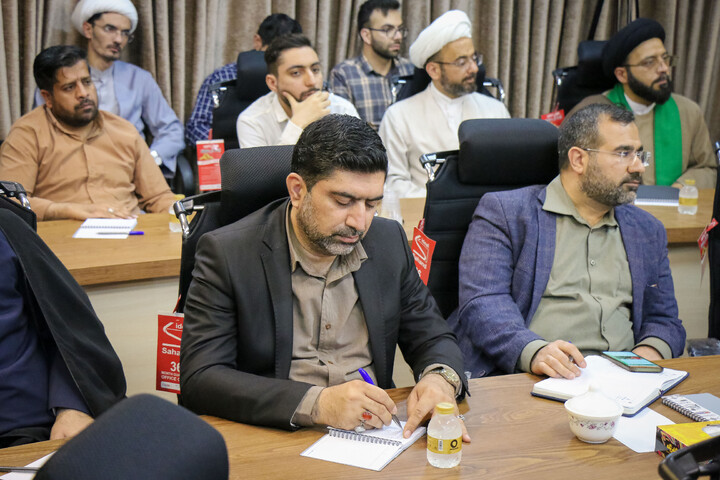 تصاویر/ نشست هم‌اندیشی مدیران تشکل های بین‌المللی فعال در تبلیغ مجازی بین‌الملل پیرامون جنگ تحمیلی سوم