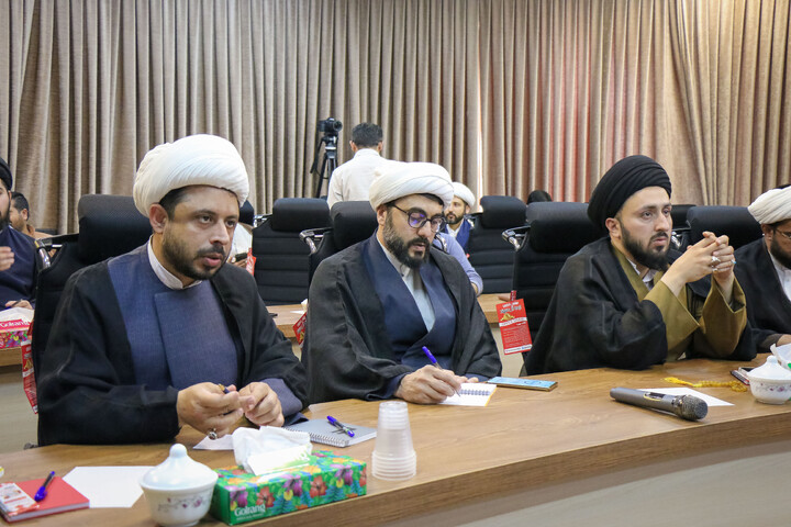 تصاویر/ نشست هم‌اندیشی مدیران تشکل های بین‌المللی فعال در تبلیغ مجازی بین‌الملل پیرامون جنگ تحمیلی سوم