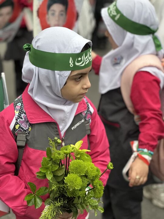 تصاویر/ رزمایش امروز دانش آموزان دبستان مبین شهرستان بابل به یاد دانش آموزان میناب