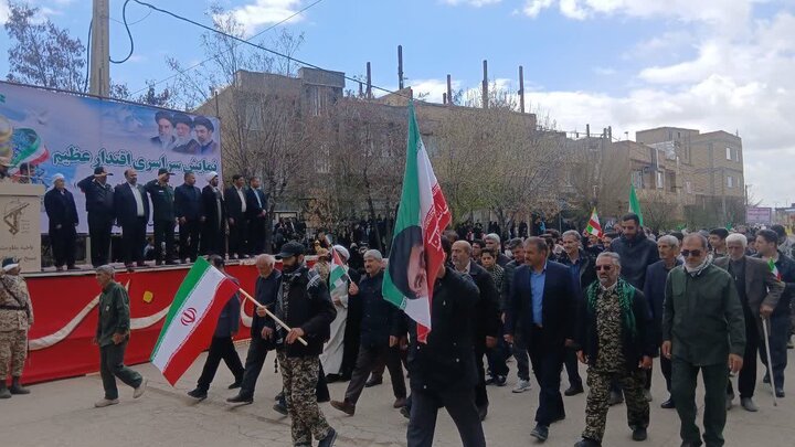 تصاویر/ شکوه حضور جان فدایان در نمایش سراسری اقتدار عظیم در شهر تکاب