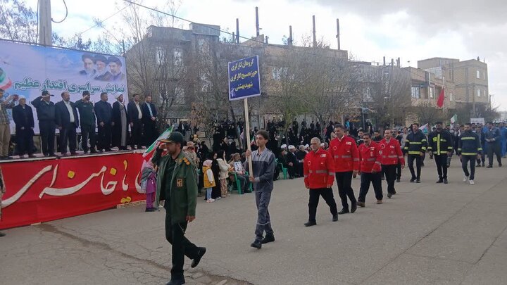 تصاویر/ شکوه حضور جان فدایان در نمایش سراسری اقتدار عظیم در شهر تکاب