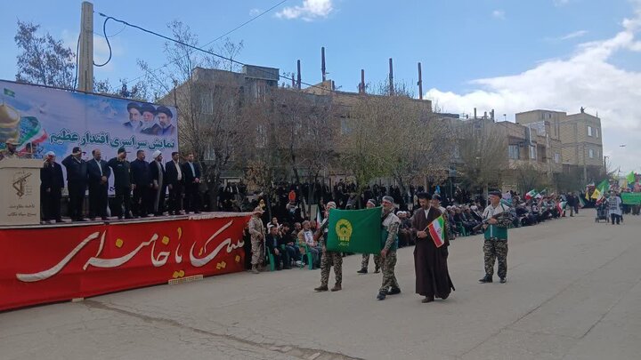 تصاویر/ شکوه حضور جان فدایان در نمایش سراسری اقتدار عظیم در شهر تکاب