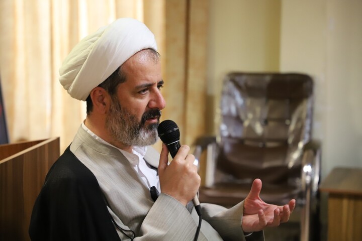 تصاویر / نشست طلاب جهادی و موکب‌داران حوزه‌های علمیه تبریز با نماینده آیت‌الله العظمی سیستانی