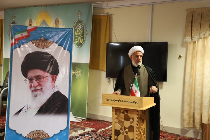 تصاویر / نشست طلاب جهادی و موکب‌داران حوزه‌های علمیه تبریز با نماینده آیت‌الله العظمی سیستانی