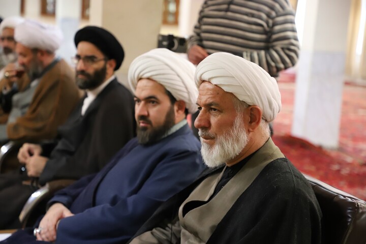 تصاویر / نشست طلاب جهادی و موکب‌داران حوزه‌های علمیه تبریز با نماینده آیت‌الله العظمی سیستانی