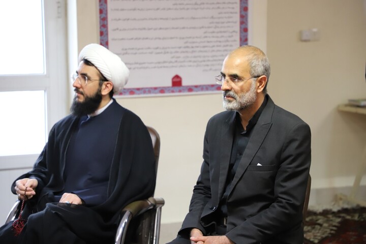 تصاویر / نشست طلاب جهادی و موکب‌داران حوزه‌های علمیه تبریز با نماینده آیت‌الله العظمی سیستانی