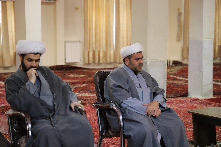 تصاویر / نشست طلاب جهادی و موکب‌داران حوزه‌های علمیه تبریز با نماینده آیت‌الله العظمی سیستانی