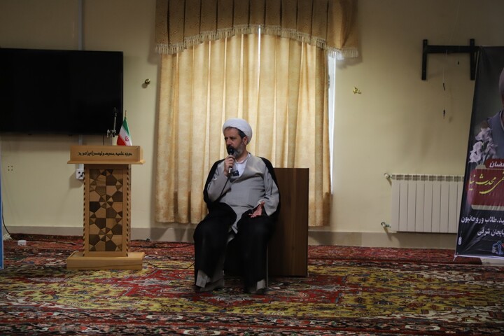 تصاویر / نشست طلاب جهادی و موکب‌داران حوزه‌های علمیه تبریز با نماینده آیت‌الله العظمی سیستانی