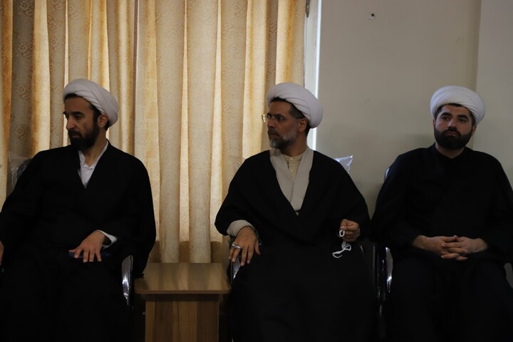 تصاویر / نشست طلاب جهادی و موکب‌داران حوزه‌های علمیه تبریز با نماینده آیت‌الله العظمی سیستانی