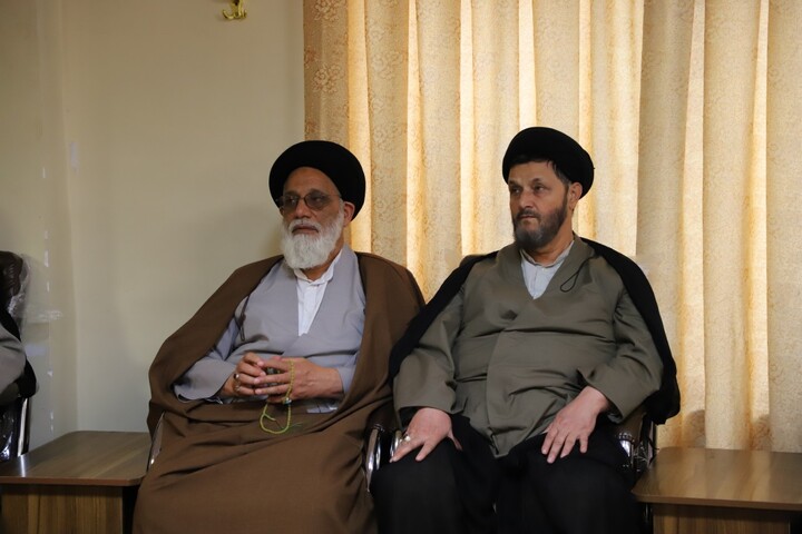 تصاویر / نشست طلاب جهادی و موکب‌داران حوزه‌های علمیه تبریز با نماینده آیت‌الله العظمی سیستانی