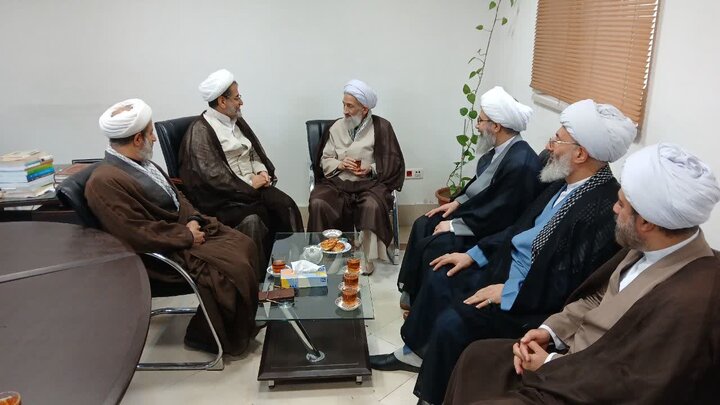 تصاویر/ حضور نماینده ولی فقیه در استان در مراسم میلاد امام رضا (ع) در دفتر مرجعیت علامه جوادی آملی در آمل