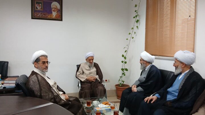 تصاویر/ حضور نماینده ولی فقیه در استان در مراسم میلاد امام رضا (ع) در دفتر مرجعیت علامه جوادی آملی در آمل