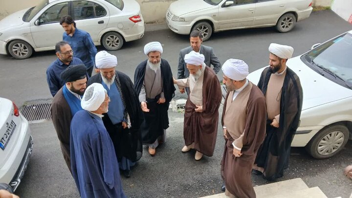 تصاویر/ حضور نماینده ولی فقیه در استان در مراسم میلاد امام رضا (ع) در دفتر مرجعیت علامه جوادی آملی در آمل