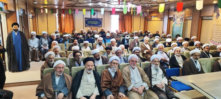 تصاویر/ حضور نماینده ولی فقیه در استان در مراسم میلاد امام رضا (ع) در دفتر مرجعیت علامه جوادی آملی در آمل
