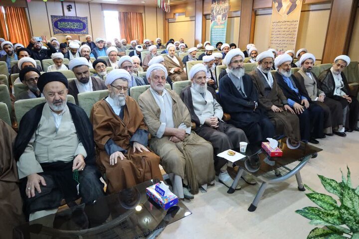 تصاویر/ حضور نماینده ولی فقیه در استان در مراسم میلاد امام رضا (ع) در دفتر مرجعیت علامه جوادی آملی در آمل