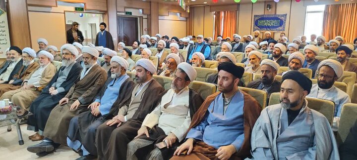 تصاویر/ حضور نماینده ولی فقیه در استان در مراسم میلاد امام رضا (ع) در دفتر مرجعیت علامه جوادی آملی در آمل