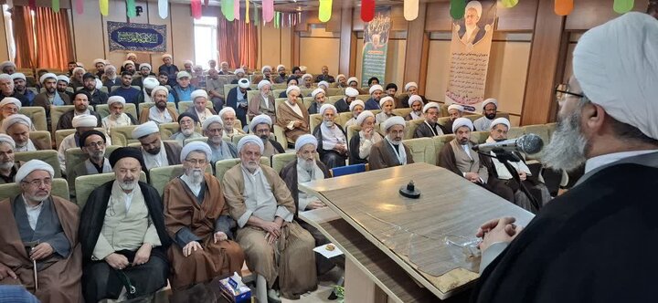 تصاویر/ حضور نماینده ولی فقیه در استان در مراسم میلاد امام رضا (ع) در دفتر مرجعیت علامه جوادی آملی در آمل