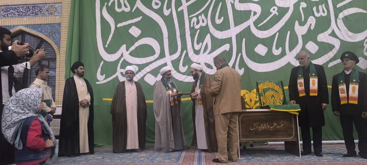 تصاویر/ کاروان «زیر سایه خورشید» مهمان خانواده‌های حوزوی زابل شد