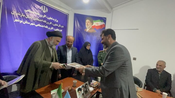 تصاویر/ امام جمعه شهرستان نوشهر در اداره کار و رفاه اجتماعی و تقدیر از کارگران نمونه