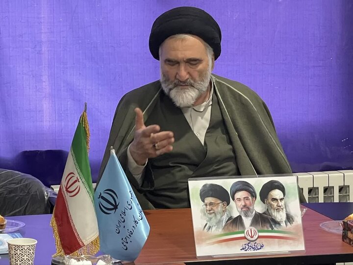 تصاویر/ امام جمعه شهرستان  نوشهر در اداره کار و رفاه اجتماعی و تقدیر از کارگران نمونه