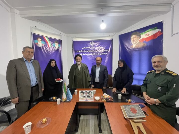 تصاویر/ امام جمعه شهرستان نوشهر در اداره کار و رفاه اجتماعی و تقدیر از کارگران نمونه