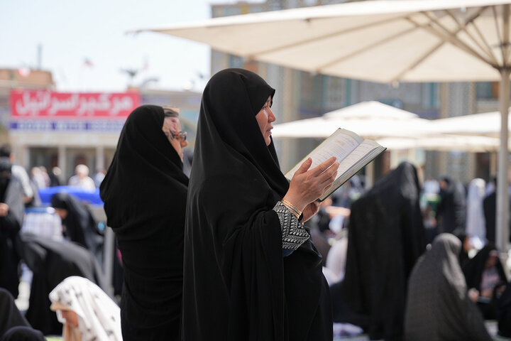 نشاط و معنویت زائران حرم بانوی کرامت در سالروز میلاد امام رضا(ع)