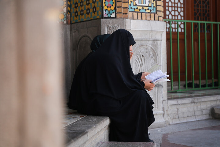 نشاط و معنویت زائران حرم بانوی کرامت در سالروز میلاد امام رضا(ع)