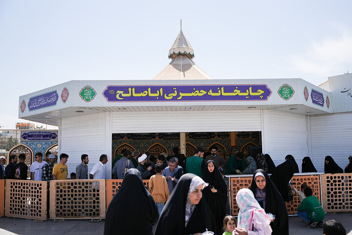 نشاط و معنویت زائران حرم بانوی کرامت در سالروز میلاد امام رضا(ع)