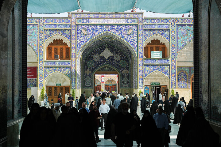 نشاط و معنویت زائران حرم بانوی کرامت در سالروز میلاد امام رضا(ع)
