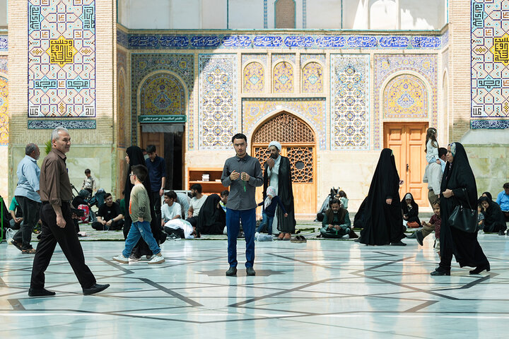 نشاط و معنویت زائران حرم بانوی کرامت در سالروز میلاد امام رضا(ع)