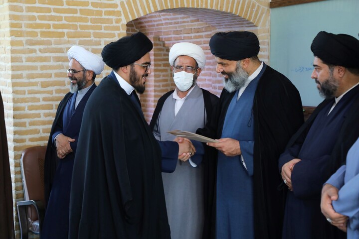 تصاویر/ از مبلغین گروه تبلیغی منهاج با حضور مدیر حوزه علمیه استان یزد تجلیل شد