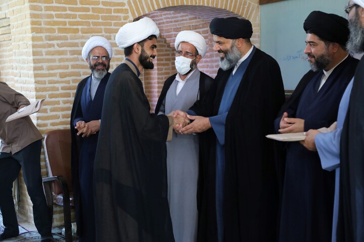 تصاویر/ از مبلغین گروه تبلیغی منهاج با حضور مدیر حوزه علمیه استان یزد تجلیل شد