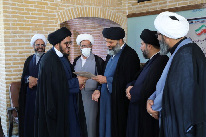 تصاویر/ از مبلغین گروه تبلیغی منهاج با حضور مدیر حوزه علمیه استان یزد تجلیل شد