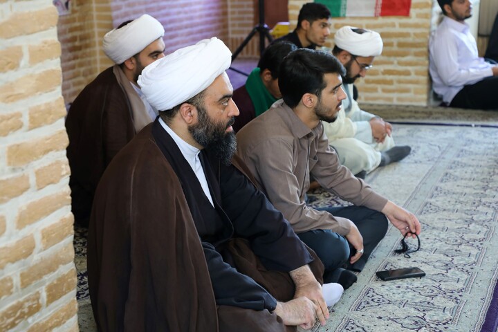 تصاویر/ از مبلغین گروه تبلیغی منهاج با حضور مدیر حوزه علمیه استان یزد تجلیل شد