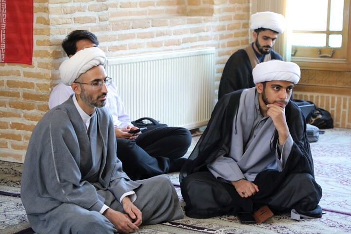 تصاویر/ از مبلغین گروه تبلیغی منهاج با حضور مدیر حوزه علمیه استان یزد تجلیل شد