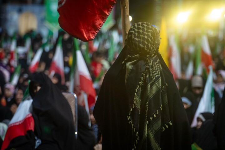 تصاویر/ اجتماع بزرگ یزدی ها در مراسم زیر سایه خورشید