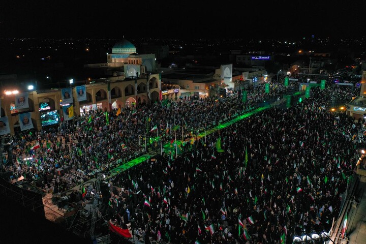 تصاویر/ اجتماع بزرگ یزدی ها در مراسم زیر سایه خورشید