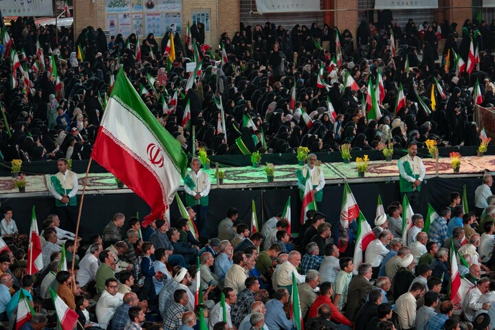 تصاویر/ اجتماع بزرگ یزدی ها در مراسم زیر سایه خورشید