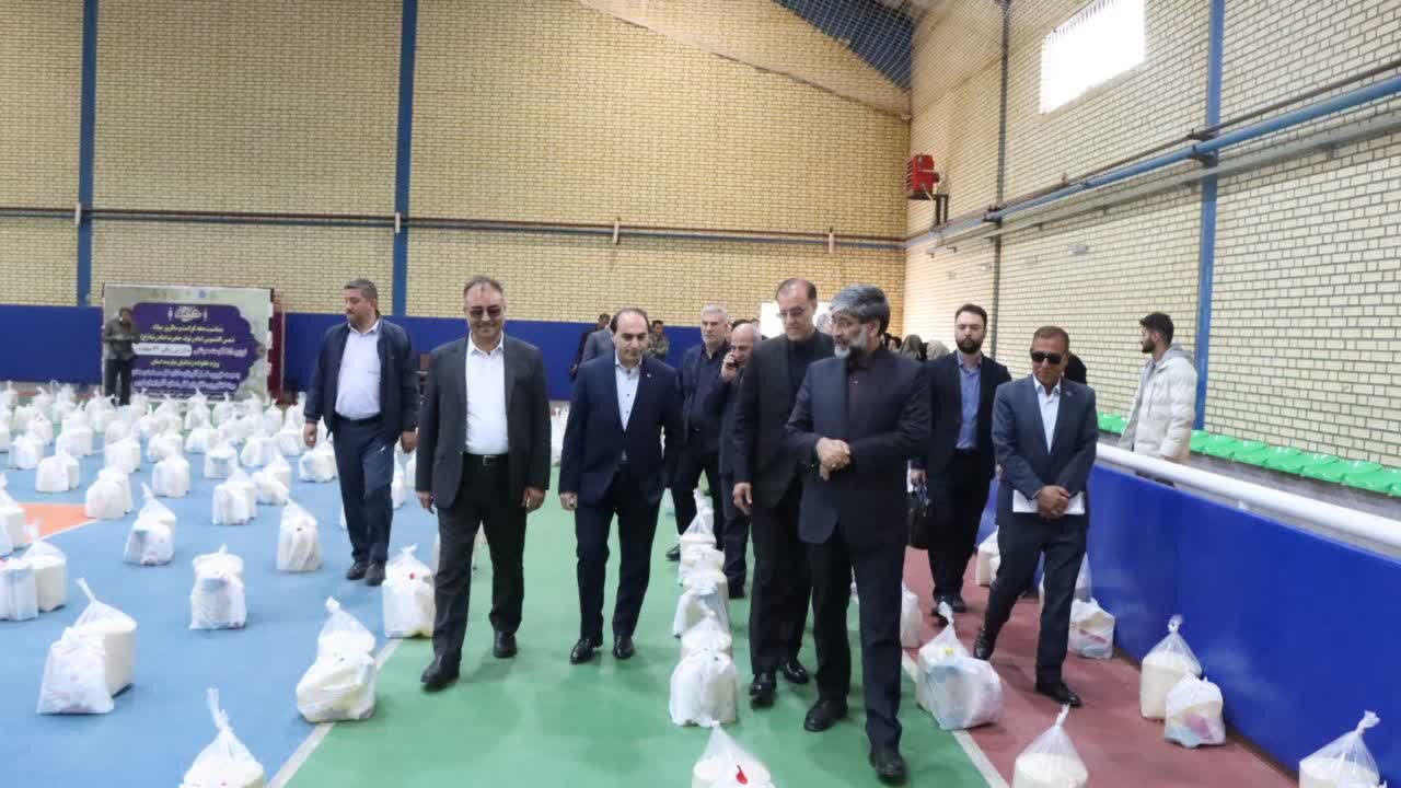توزیع ۲۹۰۰بسته معیشتی به ارزش ۸۰ میلیارد ریال به زندانیان آذربایجان غربی به مناسبت میلاد امام رضا+تصاویر
